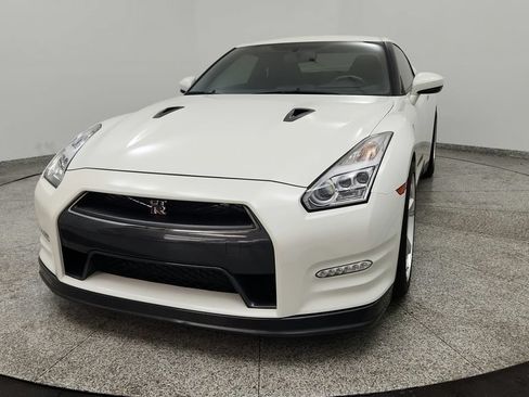 Used 2016 Nissan GT-R Premium AWD/4WD image 10