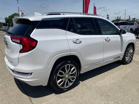 Used 2024 GMC Terrain Denali w/ Denali Premium Package AWD/4WD image 3