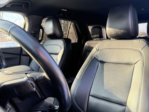Used 2020 Ford Explorer XLT w/ Equipment Group 202A image 14