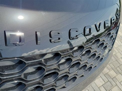 New 2025 Land Rover Discovery Dynamic SE image 9