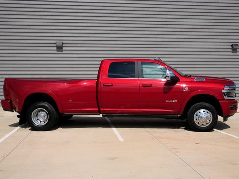 Used 2026 RAM 3500 Longhorn AWD/4WD image 2