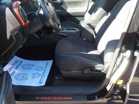 Used 2019 Toyota Tacoma TRD Sport image 10