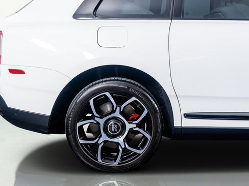 Used 2023 Rolls-Royce Cullinan Black Badge image 61