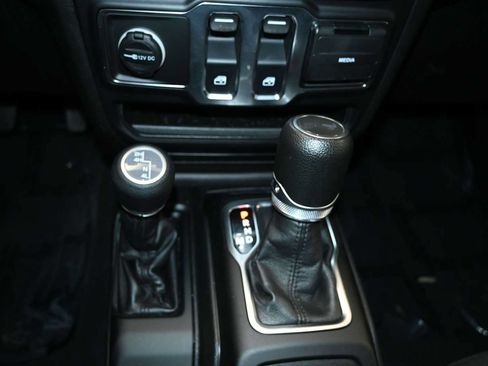 Used 2023 Jeep Wrangler Sport AWD/4WD image 15