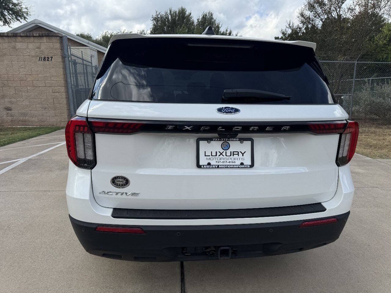 Used 2025 Ford Explorer Active RWD image 11