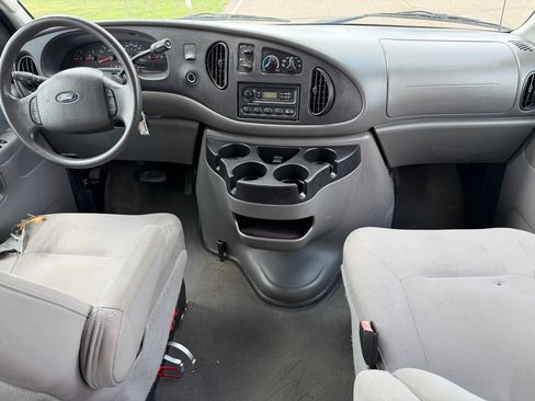 Used 2006 Ford E-350 and Econoline 350 XL RWD image 10