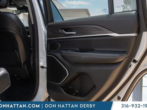 Used 2022 Jeep Grand Cherokee Limited AWD/4WD image 28