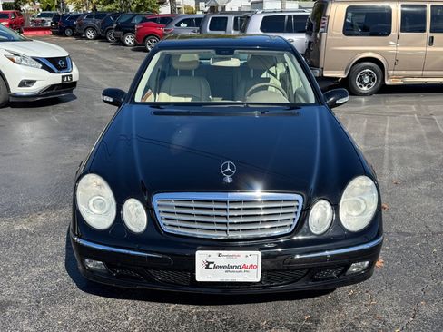 Used 2006 Mercedes-Benz E 350 4MATIC Sedan w/ Sunroof Pkg image 4