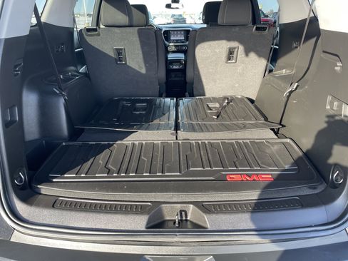 Used 2023 GMC Acadia SLE w/ Driver Convenience Package image 40