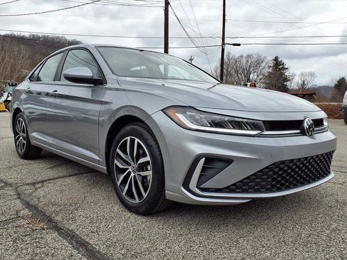 New 2026 Volkswagen Jetta SE image 2