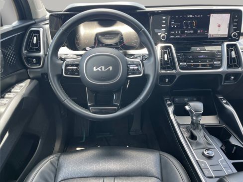 Used 2022 Kia Sorento S FWD image 7