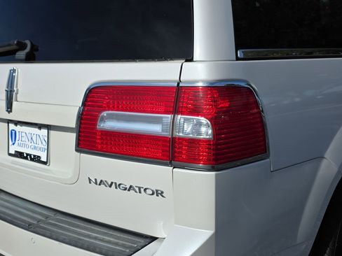 Used 2014 Lincoln Navigator Base image 7
