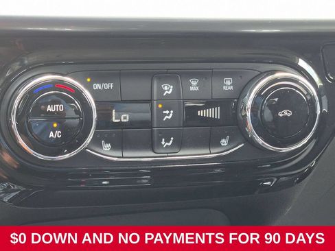 Used 2025 Chevrolet Trax LT w/ LT Convenience Package FWD image 19