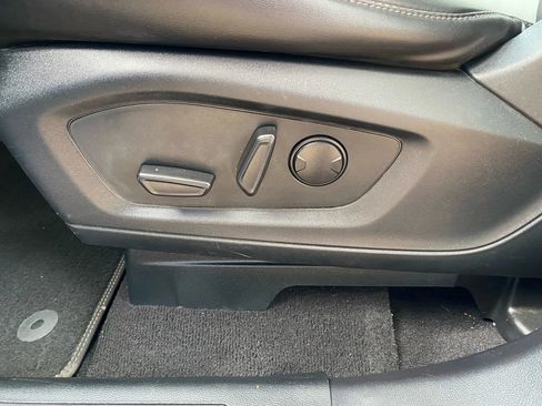 Used 2022 Ford Explorer XLT w/ Equipment Group 202A image 18