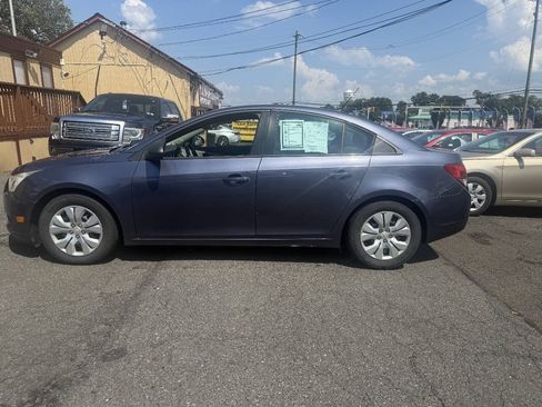 Used 2014 Chevrolet Cruze LS FWD image 1