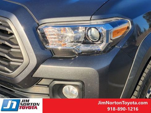 Used 2020 Toyota Tacoma TRD Off-Road image 11
