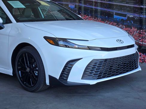 Used 2026 Toyota Camry SE FWD image 2