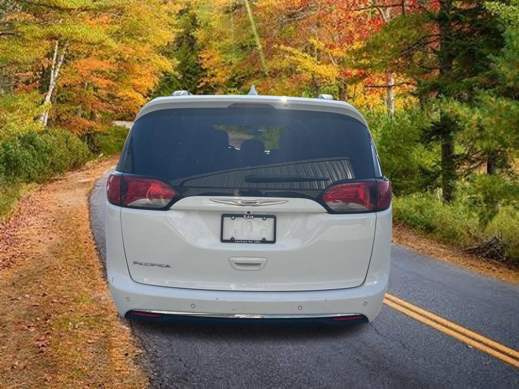 Certified 2020 Chrysler Pacifica Touring FWD image 5