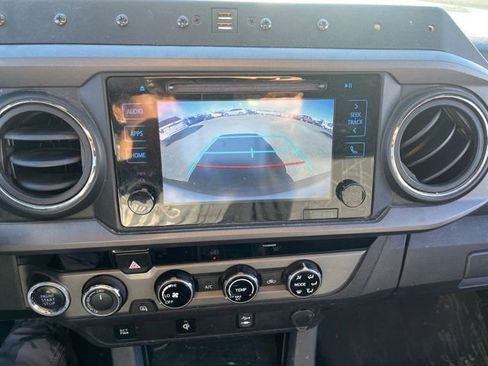 Used 2017 Toyota Tacoma TRD Off-Road image 12