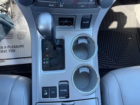 Used 2012 Toyota Highlander SE w/ Tow Pkg image 26