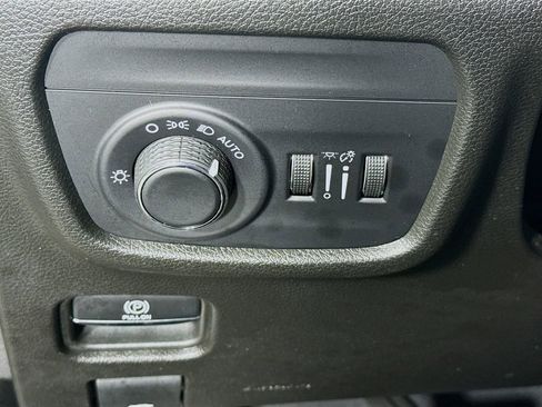 Used 2023 Jeep Grand Cherokee Altitude AWD/4WD image 18