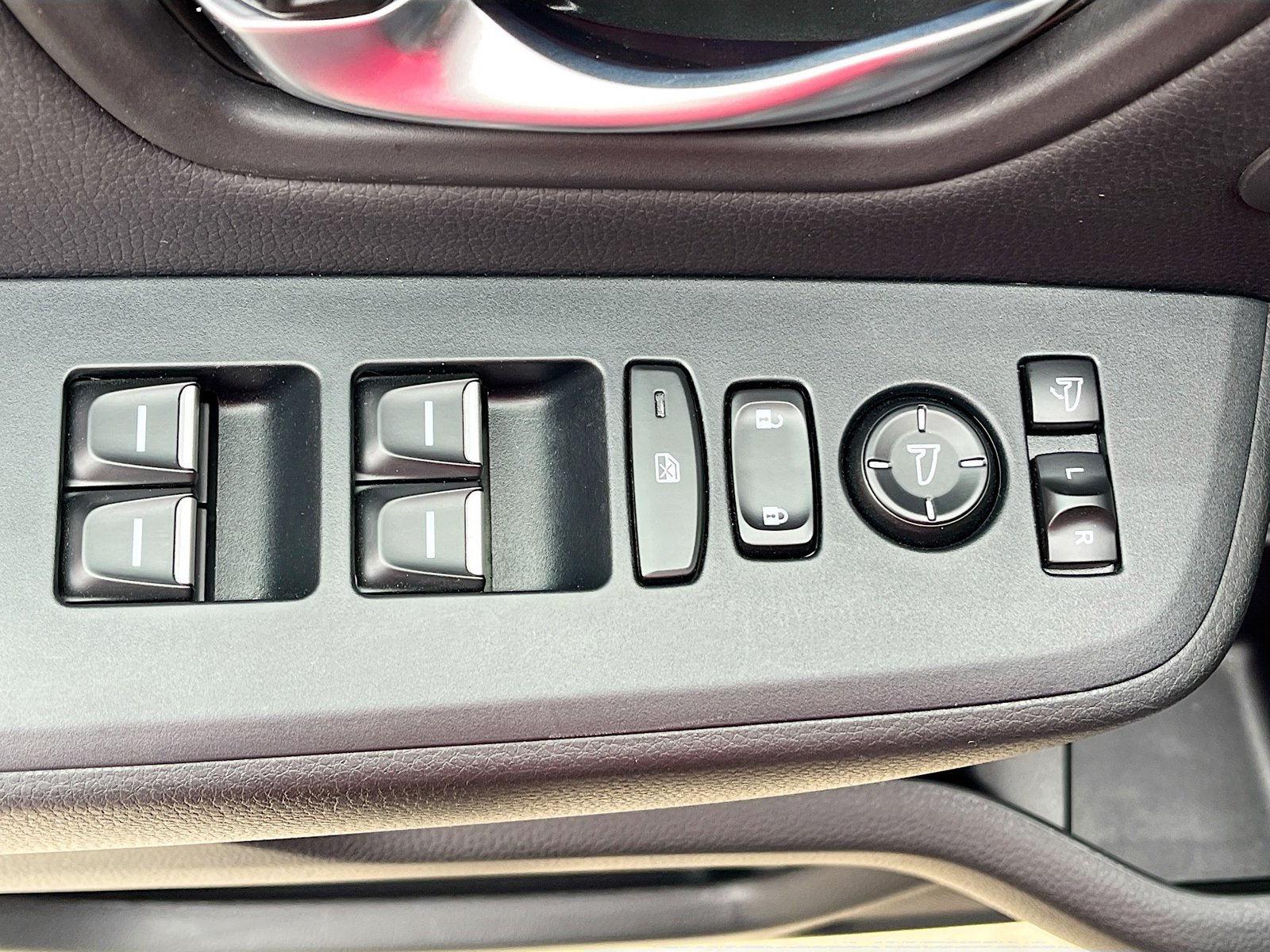 Used 2025 Honda Pilot Elite image 18