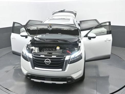 Used 2025 Nissan Pathfinder SL w/ SL Premium Package AWD/4WD image 34