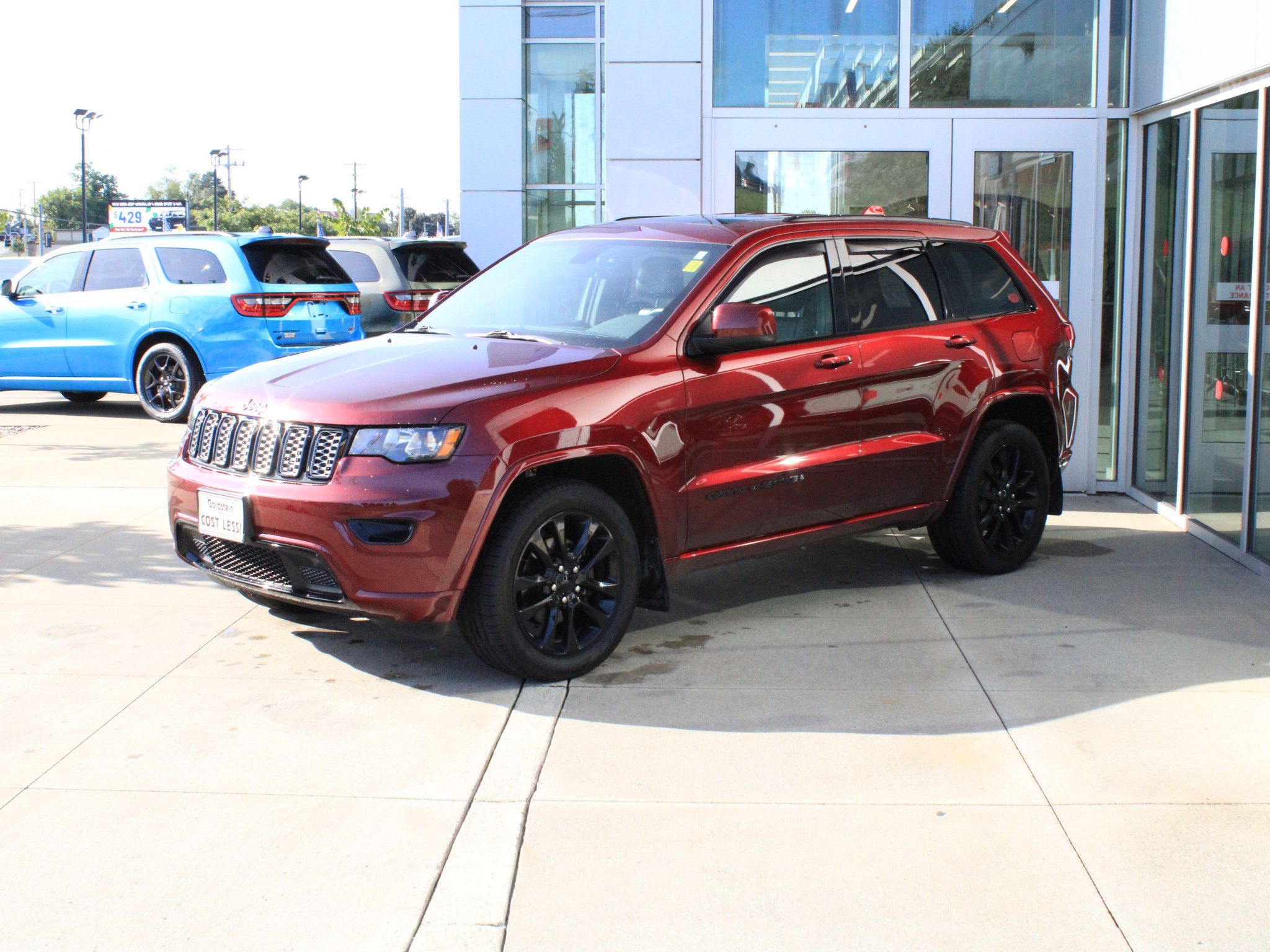 Used 2018 Jeep Grand Cherokee Altitude AWD/4WD image 3