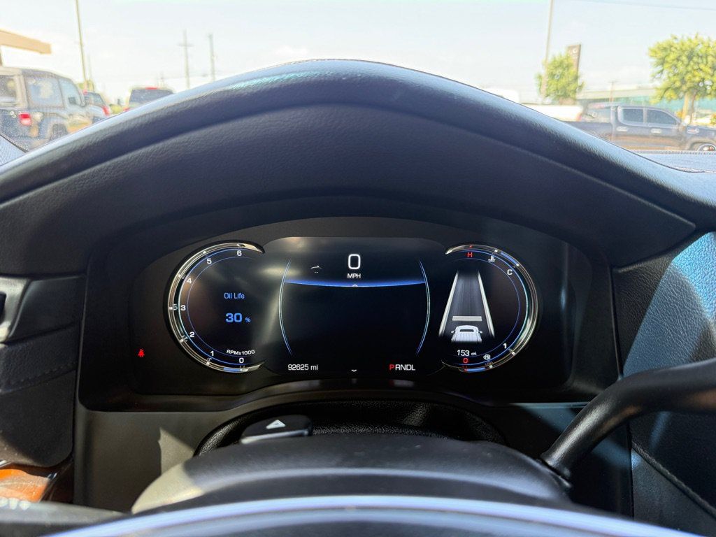 Used 2020 Cadillac Escalade Premium Luxury RWD image 33