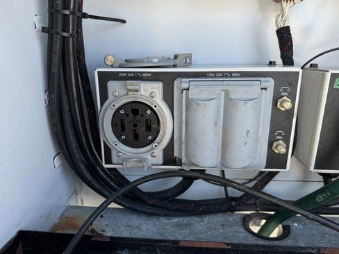 Used 2019 Mercedes-Benz Sprinter 170 w/ Chrome Grille Package image 22