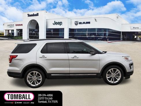 Used 2019 Ford Explorer XLT w/ Equipment Group 202A image 8