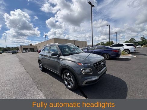 Used 2022 Hyundai Venue Limited FWD image 7