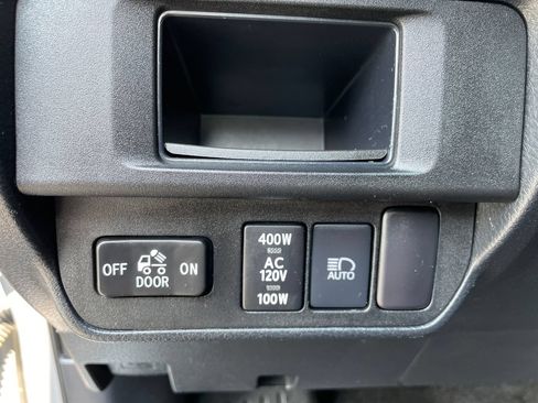 Certified 2019 Toyota Tacoma TRD Off-Road w/ TRD Premium Off Road Package AWD/4WD image 12