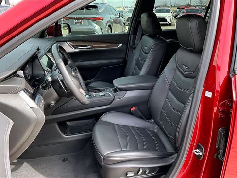 Used 2024 Cadillac XT6 Sport w/ Platinum Package image 8