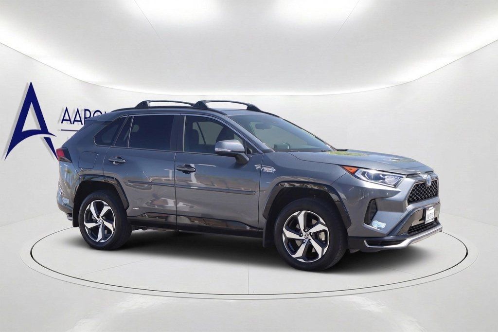 Used 2021 Toyota RAV4 SE w/ Weather & Moonroof Package AWD/4WD image 3