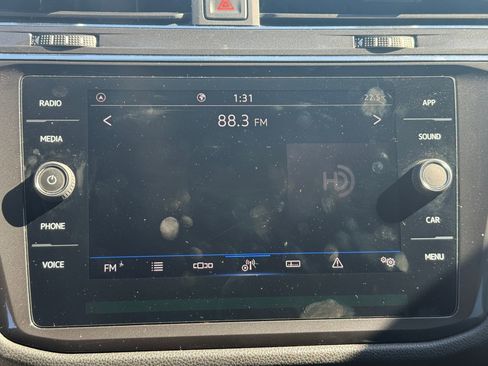 Used 2021 Volkswagen Tiguan SE image 23