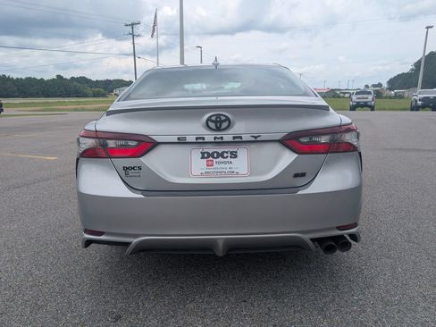 Used 2024 Toyota Camry SE FWD image 4
