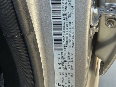Used 2020 RAM 1500 Laramie AWD/4WD image 37