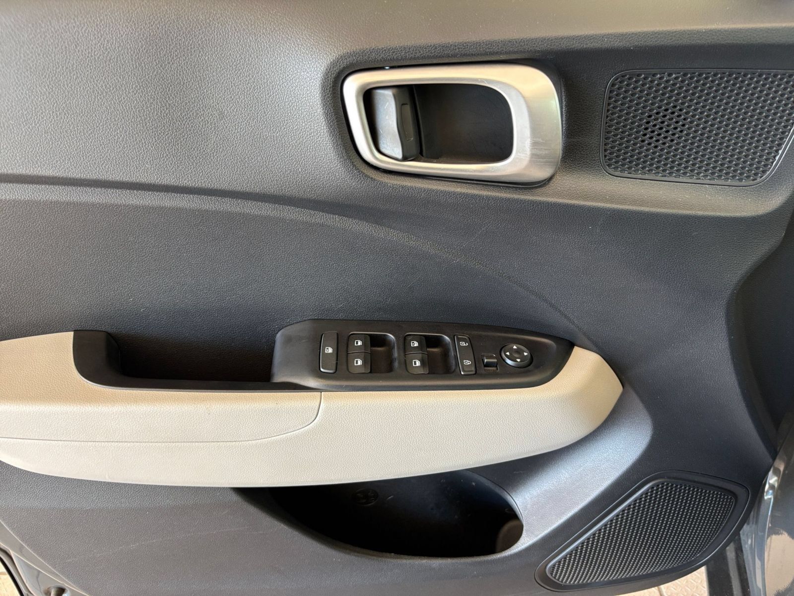 Used 2026 Hyundai Venue SEL FWD image 18