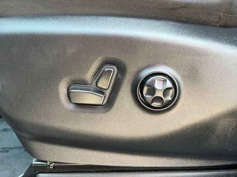 Used 2025 Chrysler Pacifica Select FWD image 27