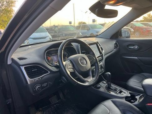 Used 2019 Jeep Cherokee Limited AWD/4WD image 2