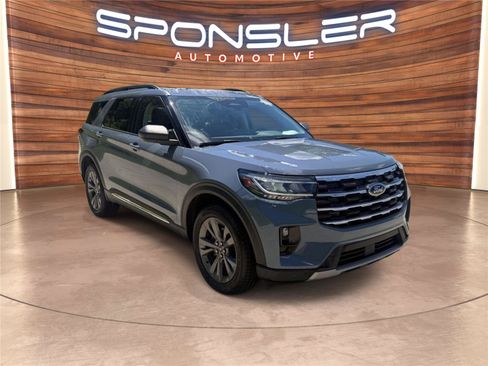 Used 2025 Ford Explorer Active w/ Active Comfort Package AWD/4WD image 9