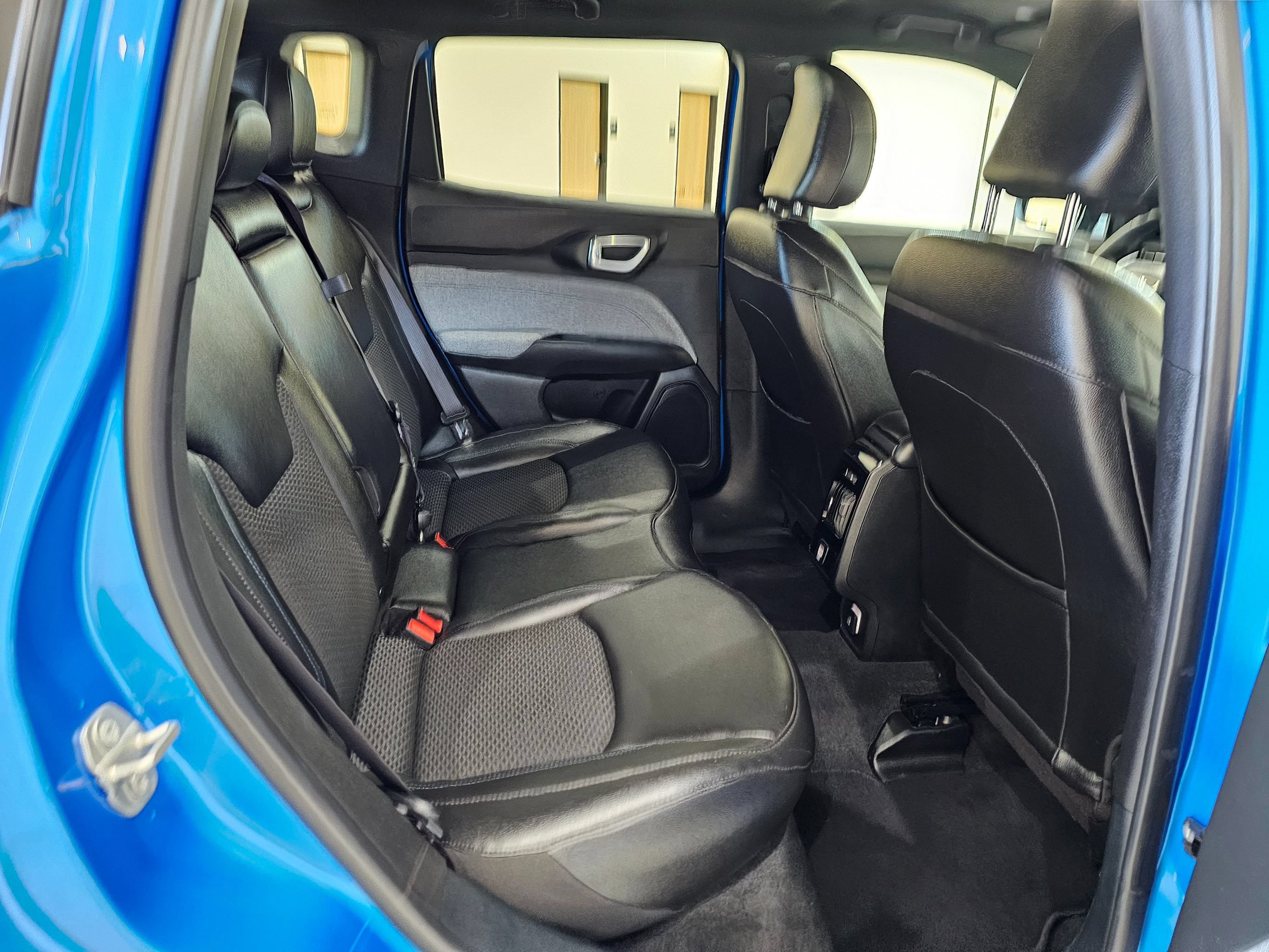 Used 2024 Jeep Compass Latitude AWD/4WD image 32