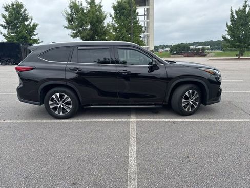 Used 2022 Toyota Highlander XLE FWD image 5
