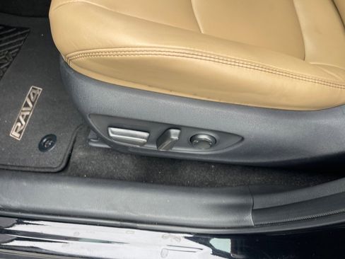 Used 2024 Toyota RAV4 XLE Premium image 9