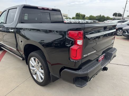 Used 2025 Chevrolet Silverado 1500 High Country AWD/4WD image 8