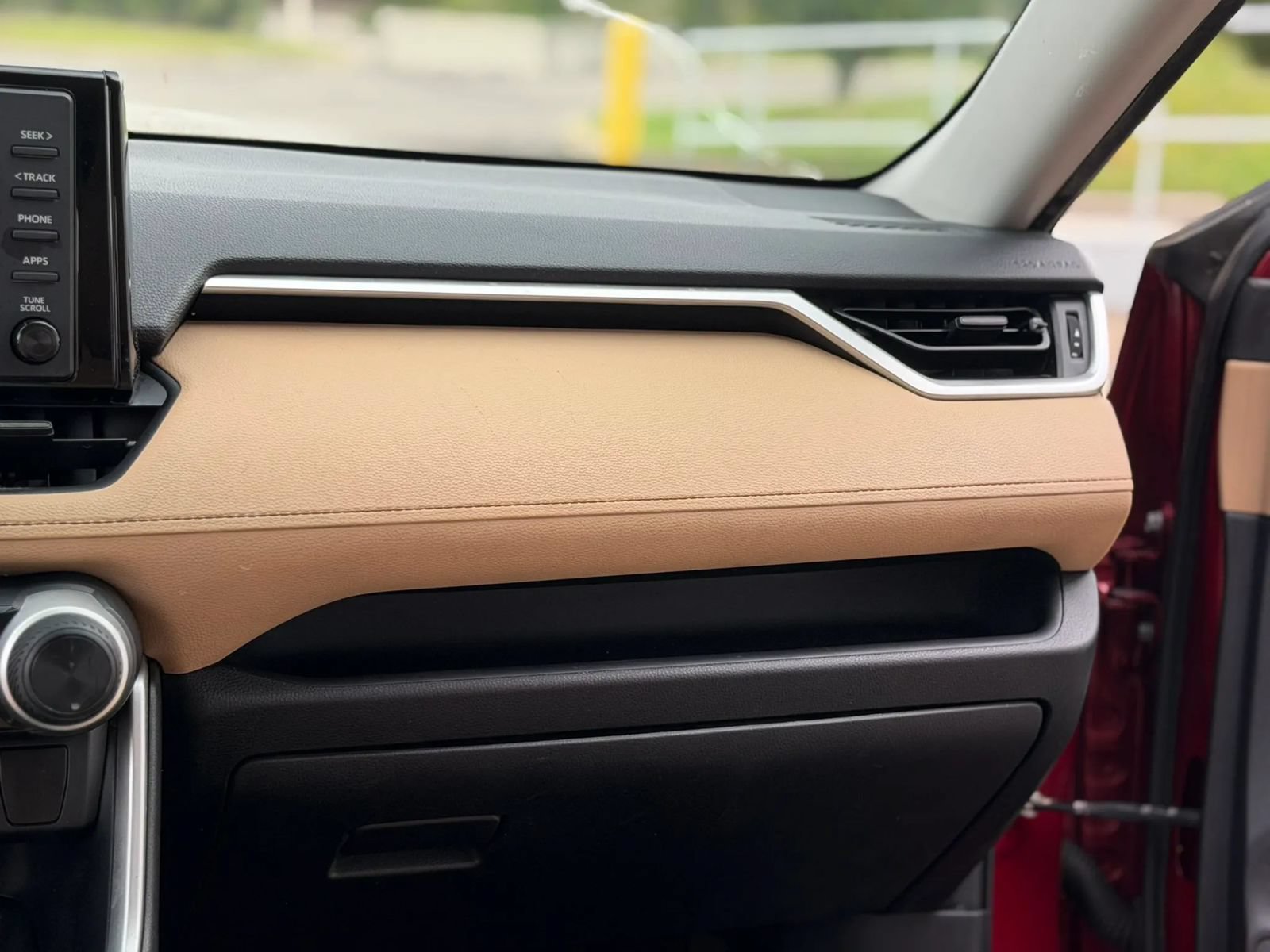 Used 2019 Toyota RAV4 LE FWD image 27