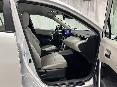 Used 2025 Toyota Corolla Cross L image 55