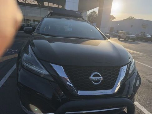 Used 2019 Nissan Murano SV image 2