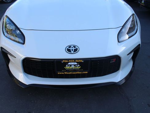 Used 2023 Toyota GR86 w/ ALL Weather Mat Package (TMS) RWD image 9